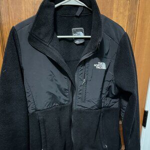 Black Women's Denali North Face Jacket - Size Medium